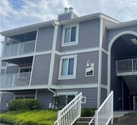 Building Photo - Location, Location, Location!!