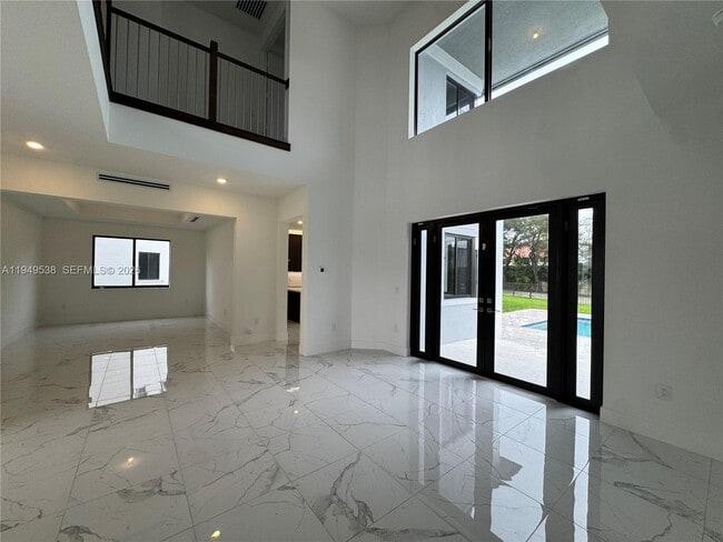 Building Photo - 19670 NE 14th Ct