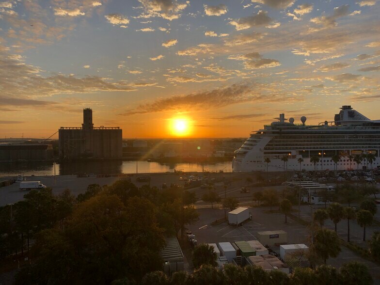 Building Photo - 912 Channelside Dr