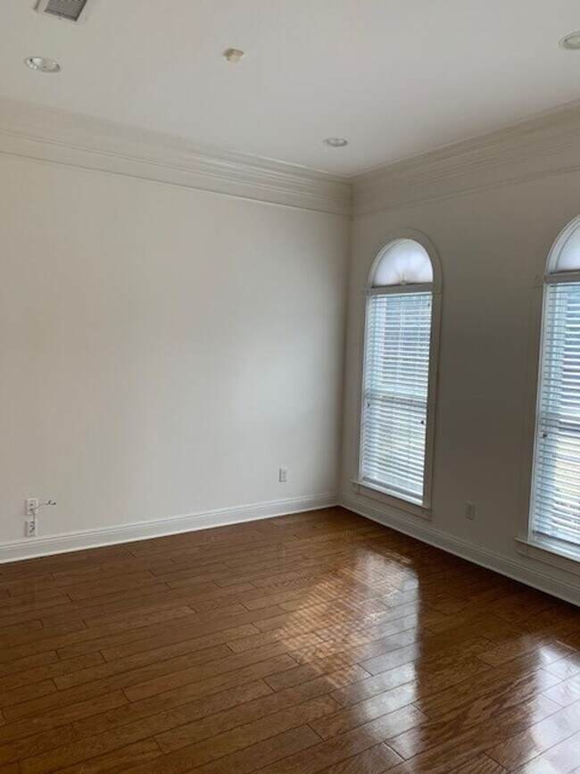 Building Photo - 3281 Benyard Dr