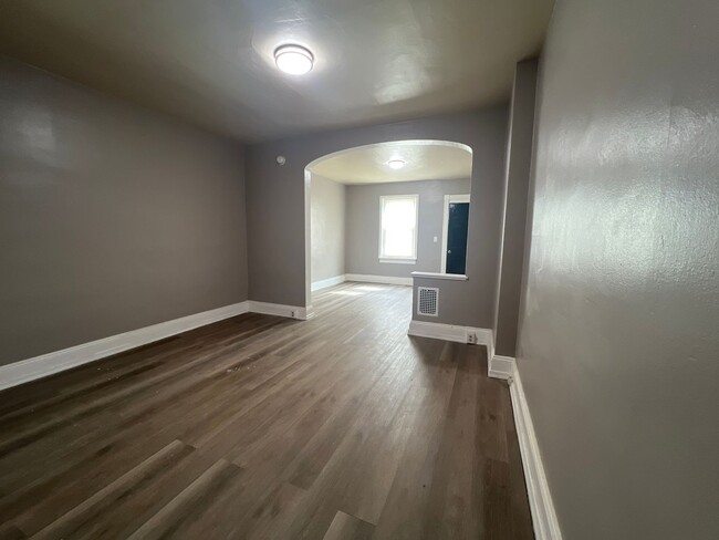 Building Photo - Beautifully remodeled 3 bedroom rental in ...