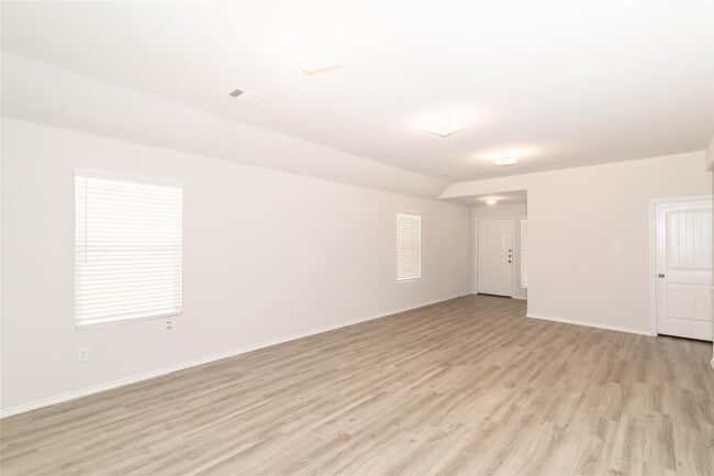 Building Photo - 24223 Paresi Ct