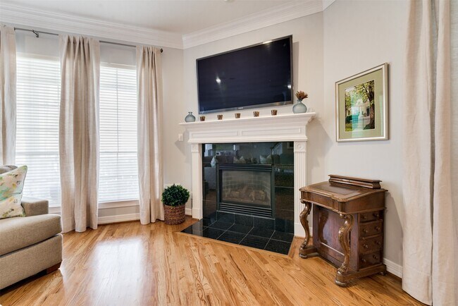 Building Photo - 1504 W 23rd St