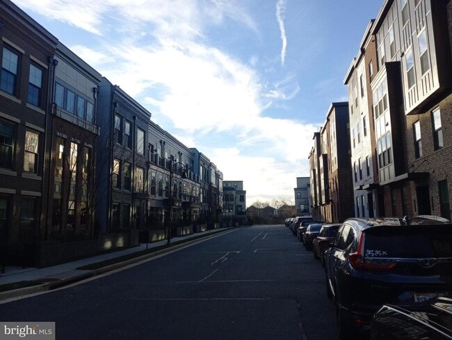 Building Photo - 44682 Provincetown Dr