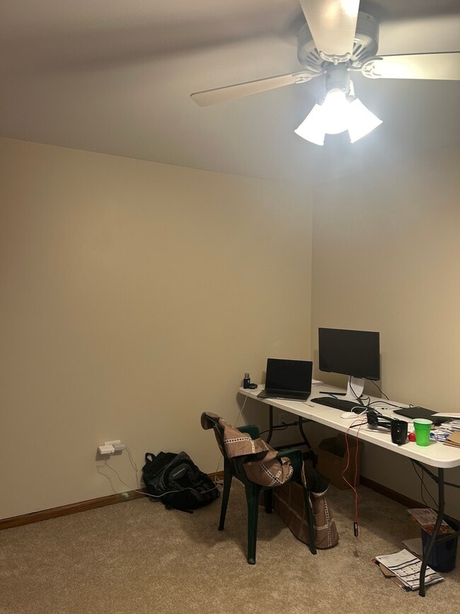 Building Photo - 527 Springwood Ln