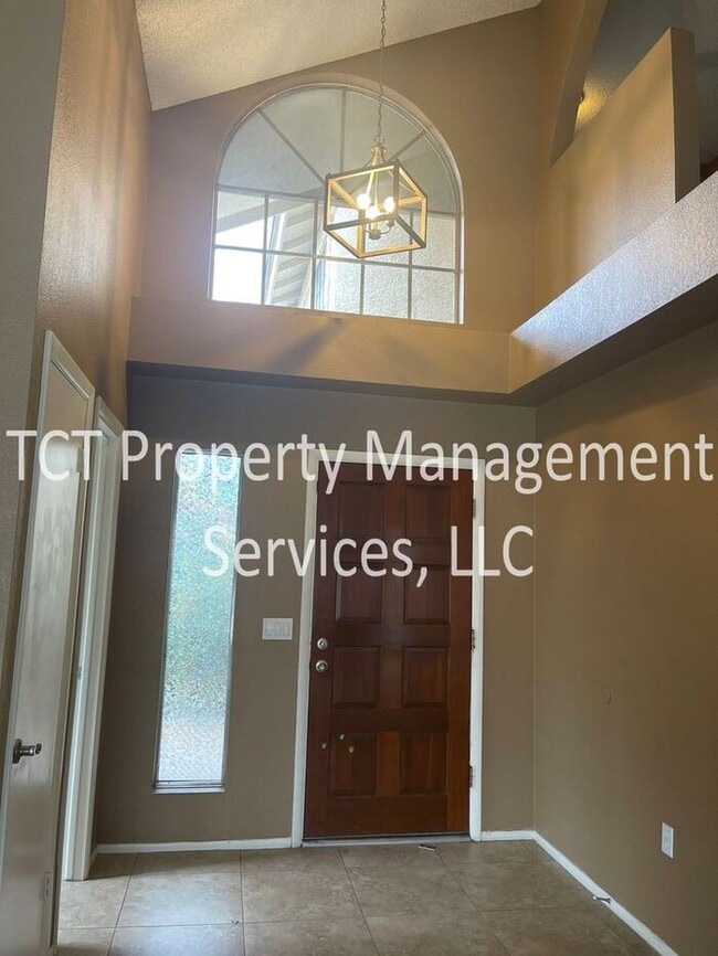 Building Photo - Spacious 3 Bedroom on Cul-de-Sac!