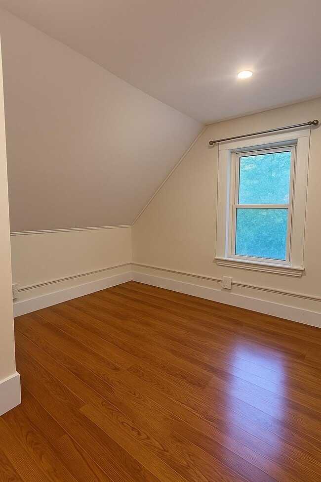 Building Photo - 84 Park St