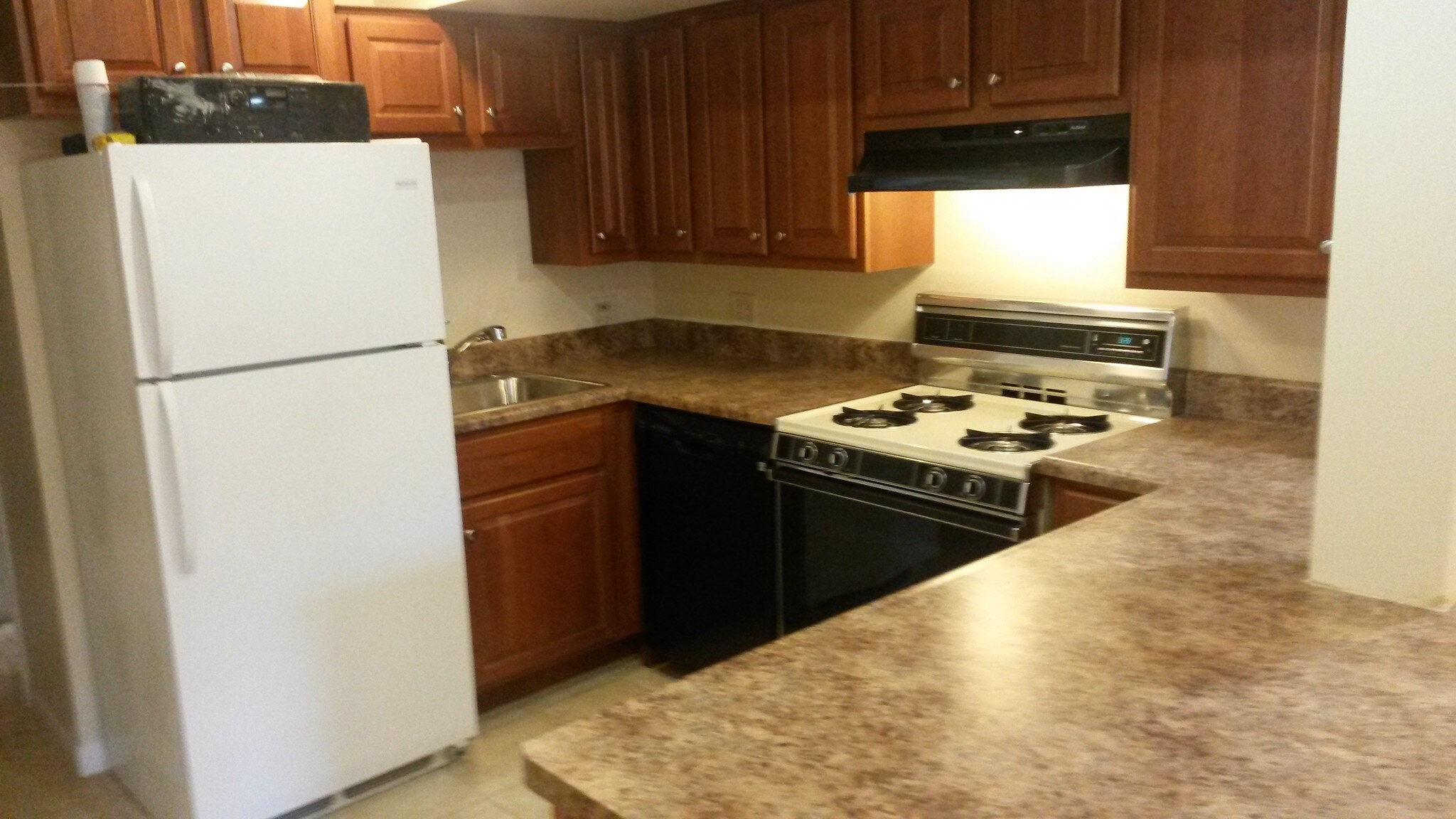 Kitchen - 801 S Leavitt St