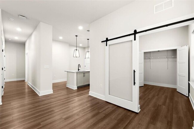 Building Photo - 2648 Sandy Plains Rd