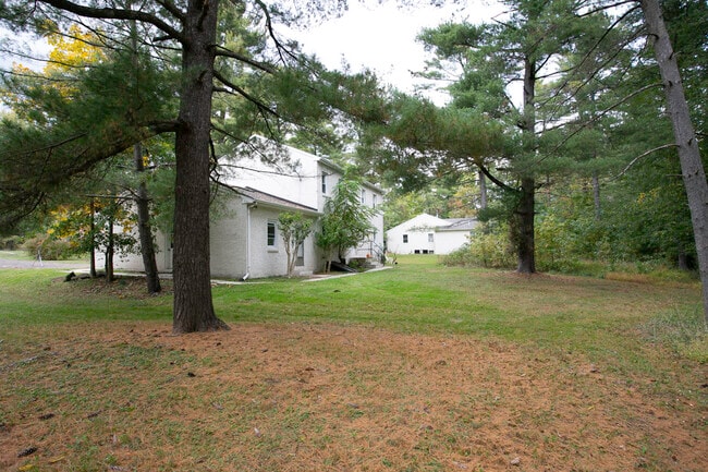 Building Photo - 1760 N Wales Rd