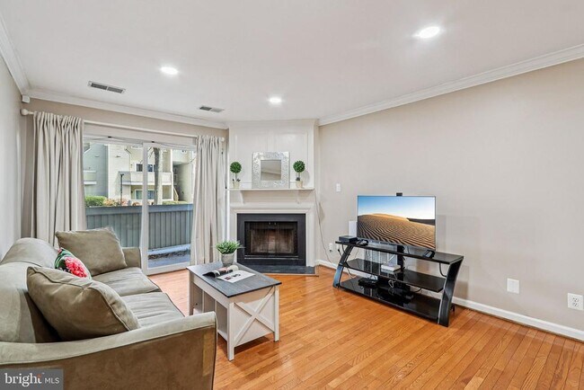 Building Photo - 18202 Chalet Dr