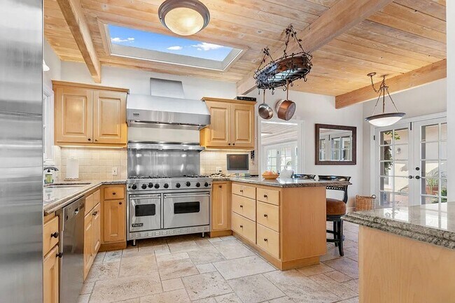 Building Photo - 6241 Frondosa Dr