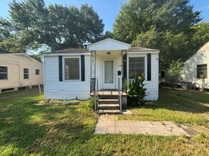 Building Photo - Charming 2 bedroom
