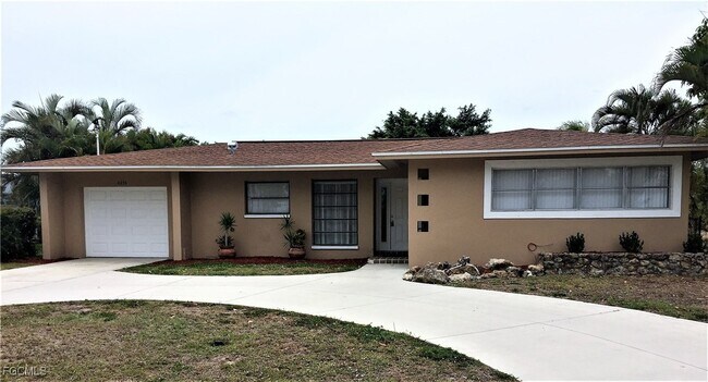 Primary Photo - 4236 Country Club Blvd