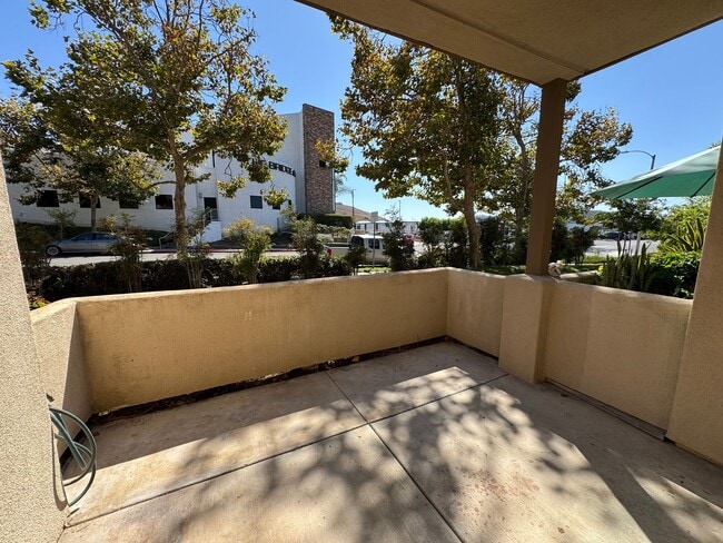 Building Photo - Immaculate 2Bd/2Ba Condo w/Brand New Floor...