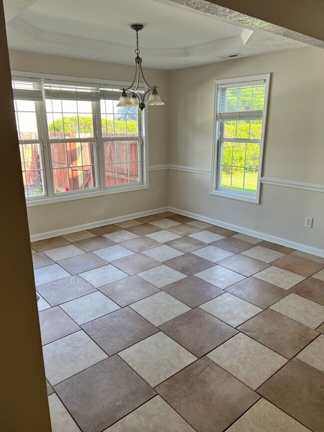 Building Photo - Beautiful 4br, 2.5 bath home in the Jack B...