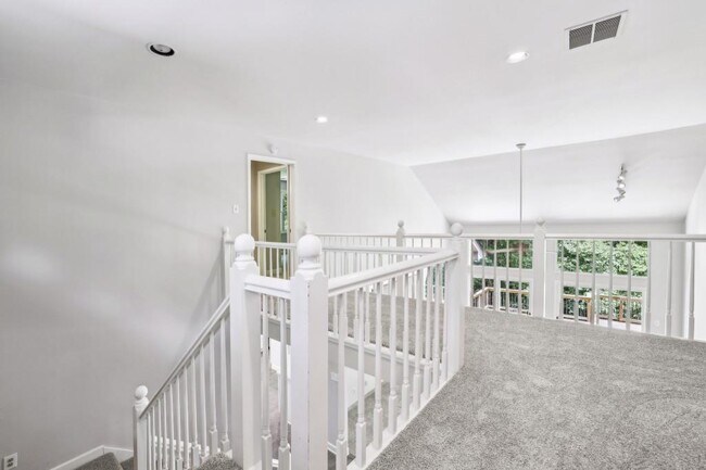 Building Photo - 110 Westchester Way