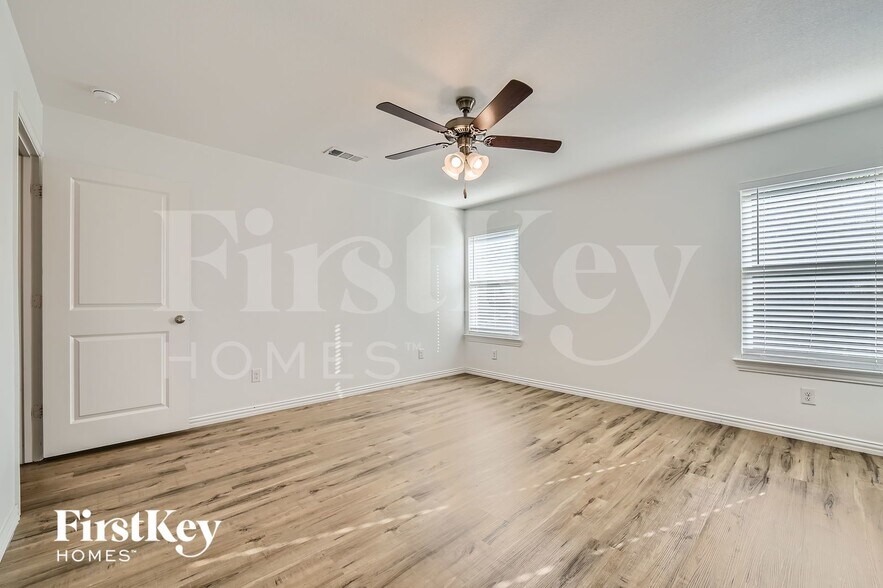 Building Photo - 7384 Parkside Pl Dr
