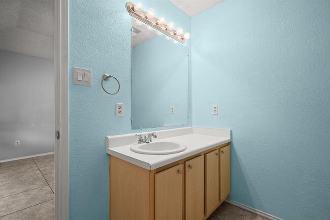 Building Photo - 8133 Tockington Way