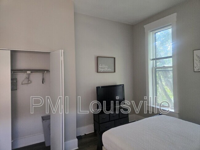 Building Photo - 1156 S Brook St
