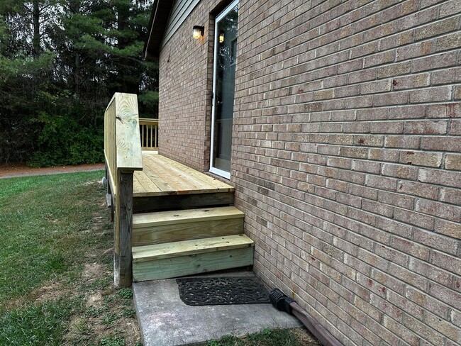 Building Photo - Fully Updated Duplex in Blacksburg