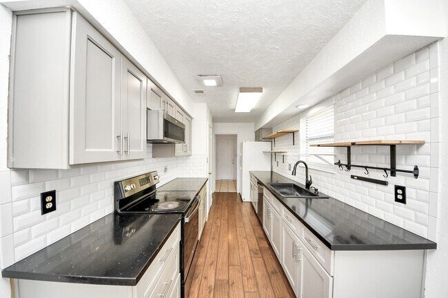 Building Photo - 6230 Grandvale Dr