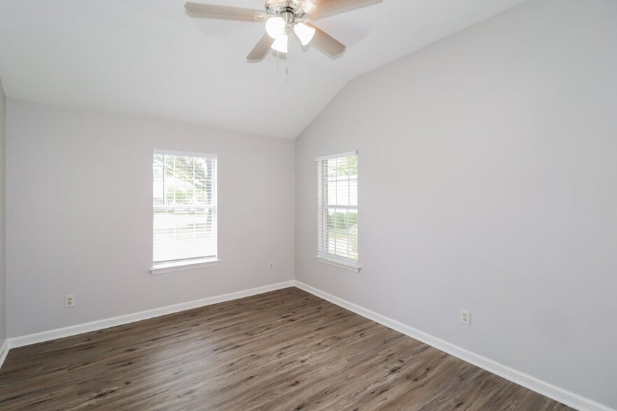 Building Photo - 7890 Hunter's Crossing