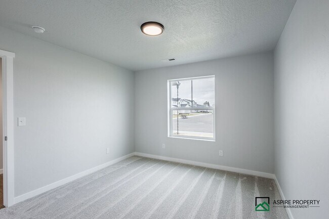 Building Photo - Brand New 5 Bed 3 Bath home 2600sf+ and a 3 car garage