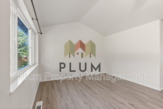 Building Photo - 5449 Golf Dr