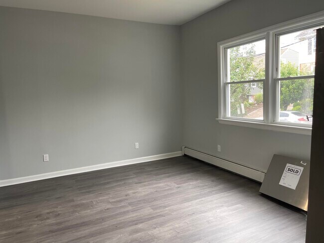 Building Photo - 54 Mt Prospect Ave