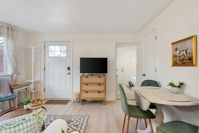 Building Photo - 838 SE Tacoma St