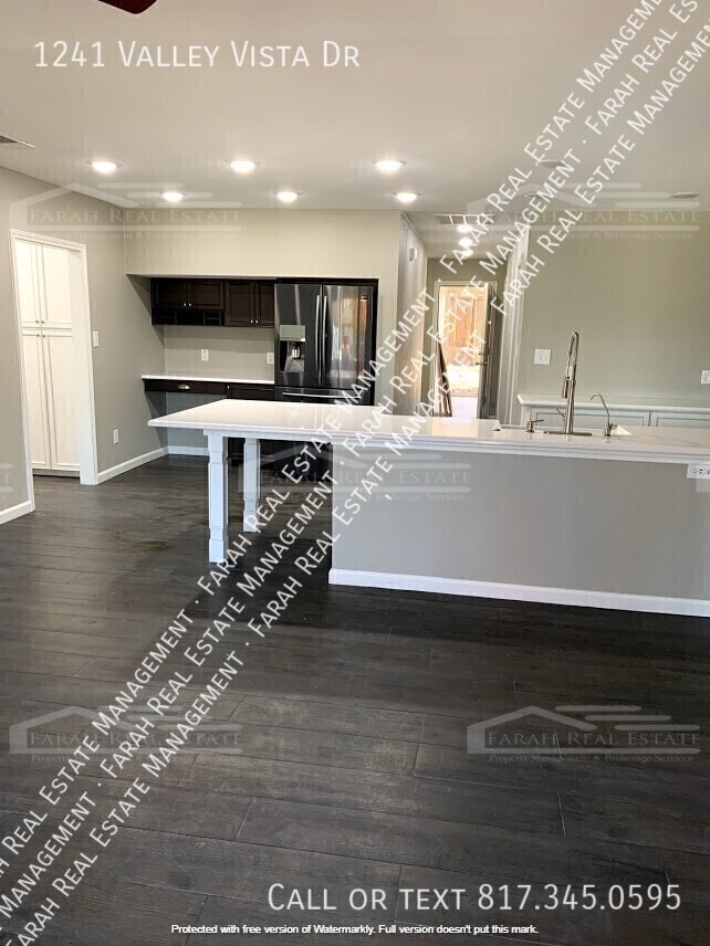 Building Photo - 1241 Valley Vista Dr