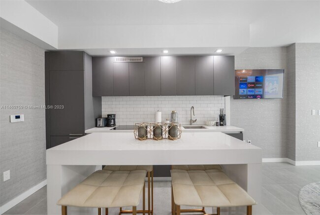 Building Photo - 227 NE 2nd St