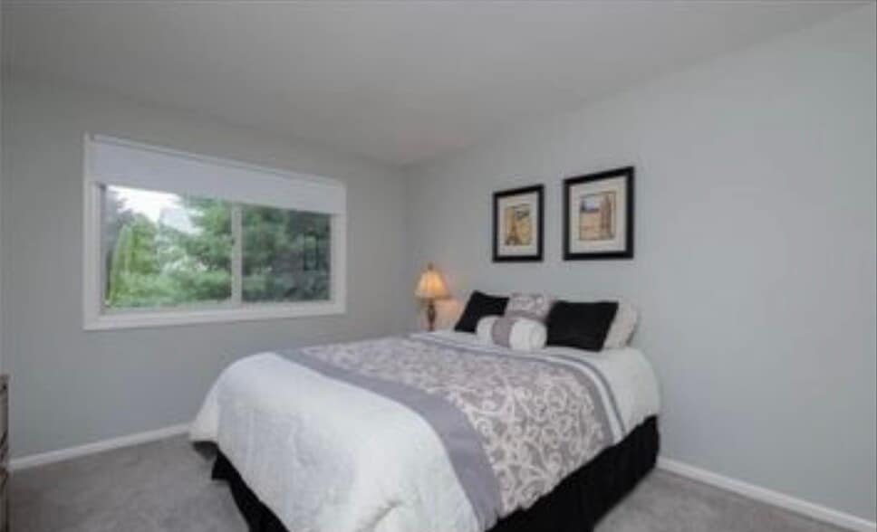 Building Photo - 705 Lake Ave