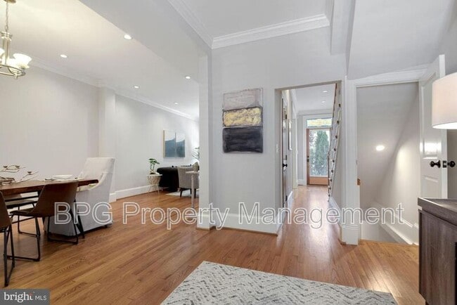 Building Photo - 431 Manor Pl NW