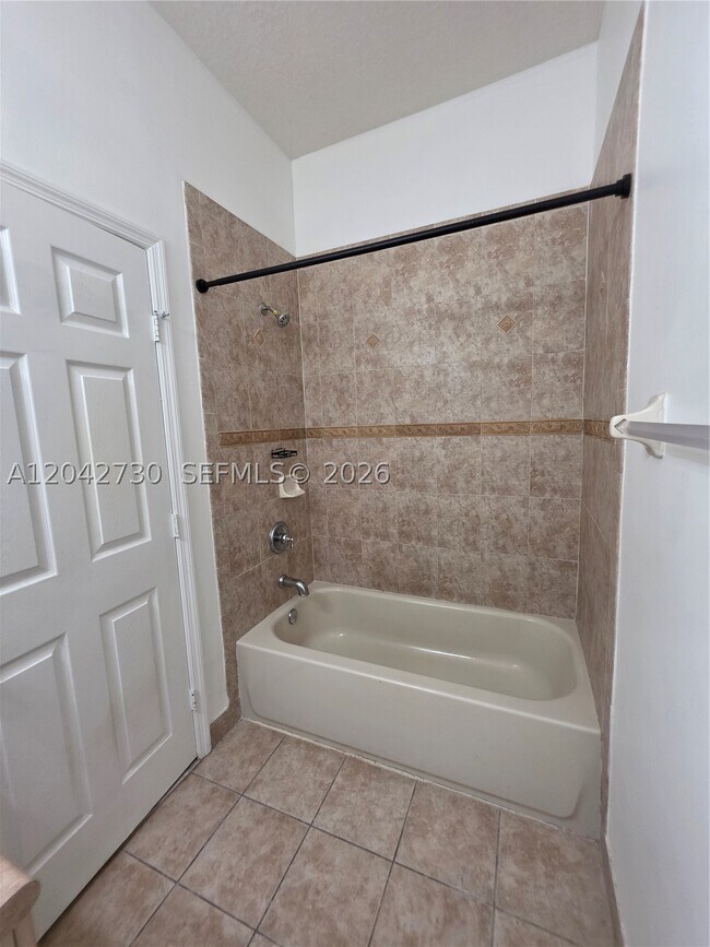 Building Photo - 4906 SW 141st Ave