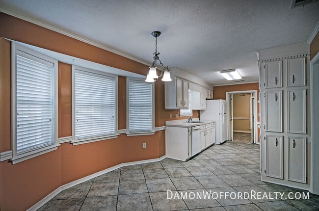 Building Photo - 502 Pelahatchie Shore Dr