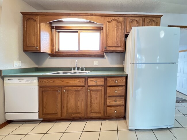 Building Photo - 2388 Martin Dr