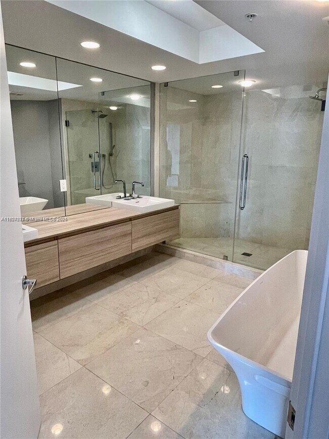 Building Photo - 17301 Biscayne Blvd