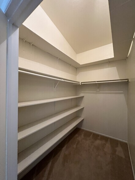 Building Photo - 10665 Cherry Hills Dr