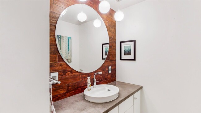 Building Photo - 3,400 SQFT CONDO IN DOWNTOWN CHAMPAIGN W/ ...