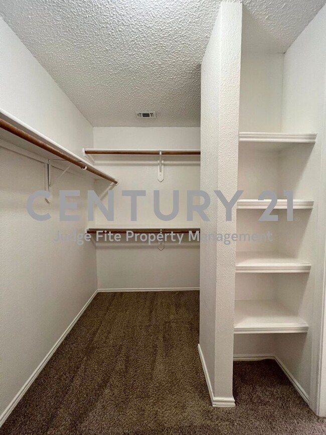 Building Photo - Charming Single-Story 3/2/2 in Crowley ISD For Rent!