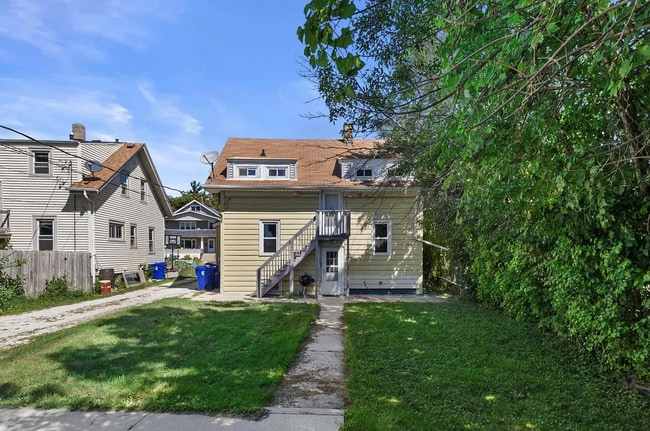 Building Photo - 1509 Kenosha SFH