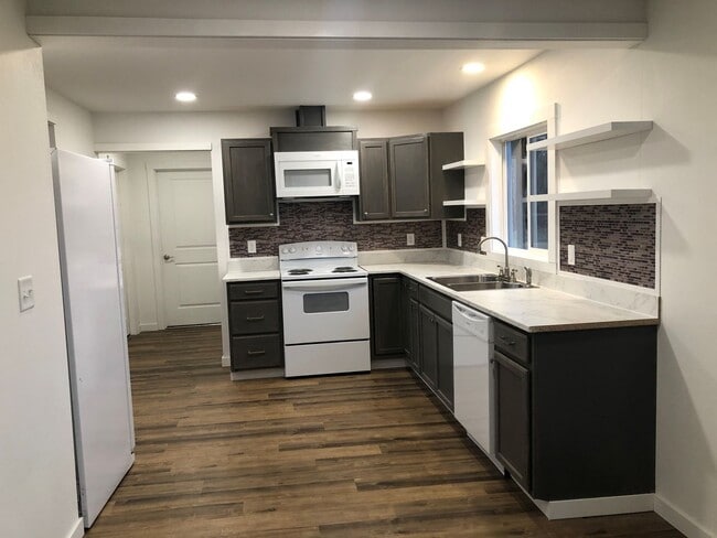Building Photo - Updated 4 Bedroom House With Country Setting