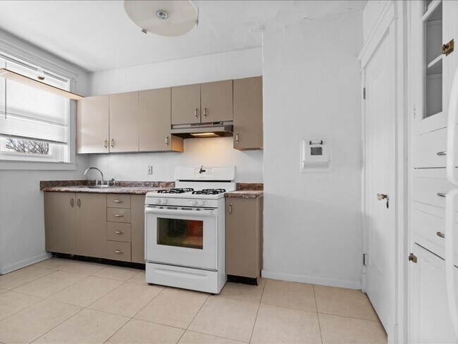 Building Photo - 7204 Zephyr Place - 2E