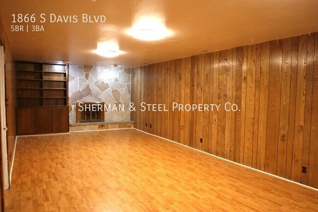 Building Photo - 1866 S Davis Blvd