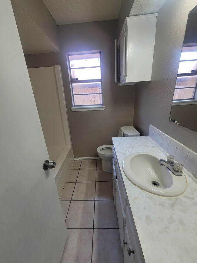 Building Photo - 4 Bedroom Rent to Own Home Available!
