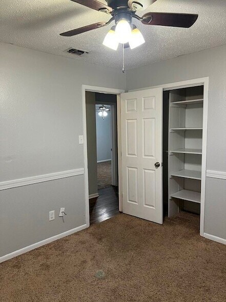 Building Photo - 2501 White Oak Ln