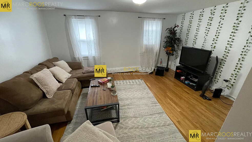 Primary Photo - 266 Gold St