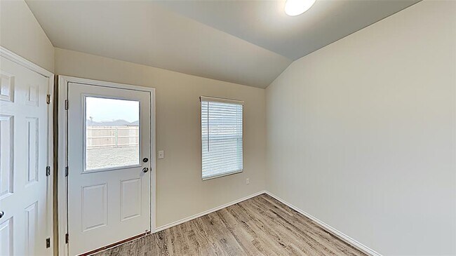 Building Photo - 2012 W Hunters Springs Way